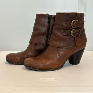 Born BOC Traipse Dark Brown Chocolate Boots